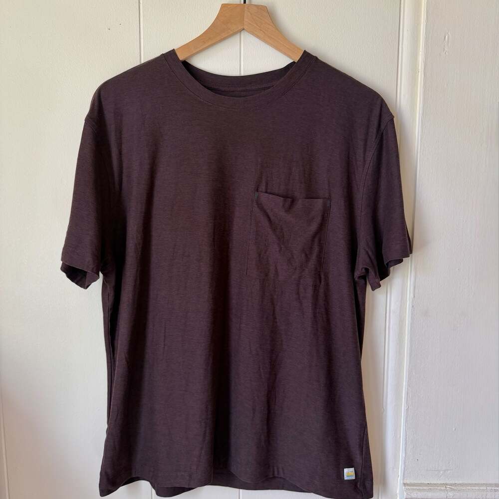 Vuori Men’s Short Sleeve Strato Pocket Tee in Deep Burgundy Heather